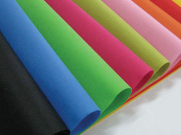 El  aprobó el multicolor de la tela no tejida de Spunbond del polipropileno para hacer bolsos
